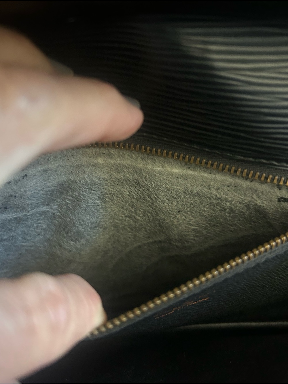 Louis Vuitton Black Epi leather Pochette Sellier Dragonne Clutch Ret. $900-1200 - Picture 13 of 15